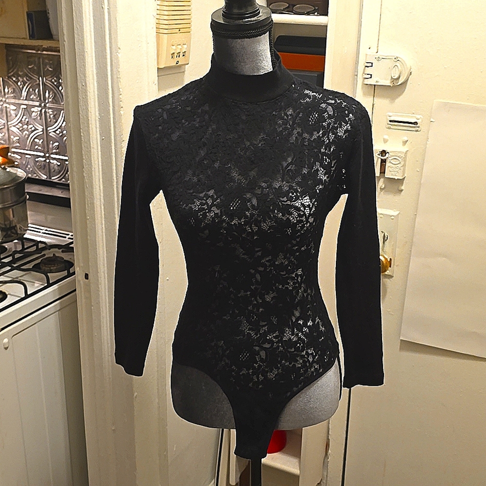 Capucine Puerari leotard